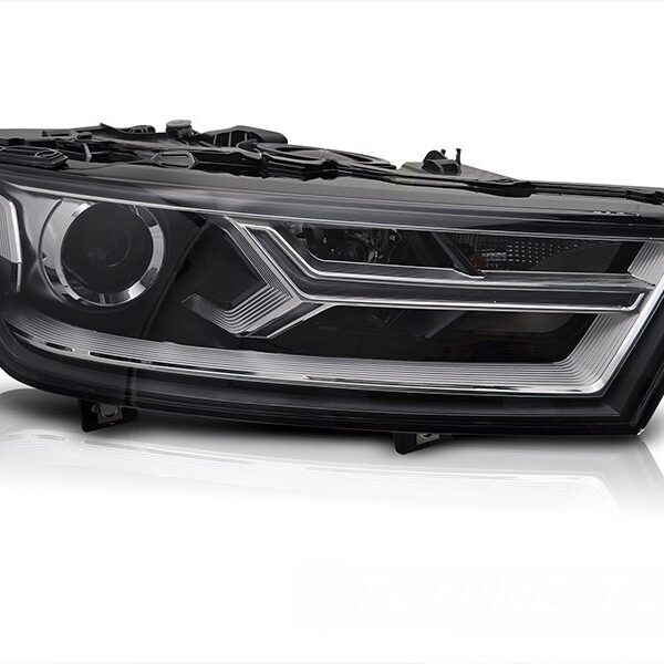 Десен ксенонов фар за Audi Q7 2015-2019 с черна основа